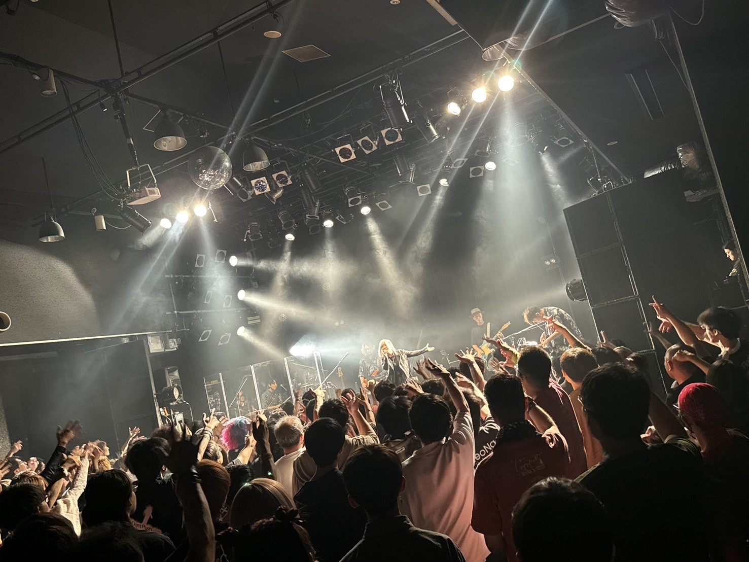 【ライブレポート】ReoNa、5周年ツアー『ReoNa 5th Anniversary Concert Tour “ハロー、アンハッピー”』国内ファイナル鹿児島公演を完走！アジアツアーもいよいよ開催！