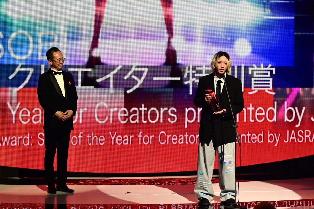YOASOBI・Ayase、MUSIC AWARDS JAPAN 2025で「クリエイター特別賞」を受賞
