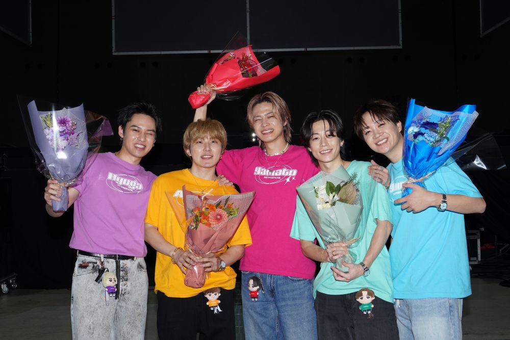 コムドット初の全国ツアー「NO PREPARE ― First Trip ―」6都市11公演で延べ4.3万人を動員、全国のファンと“最高の旅”を駆け抜ける