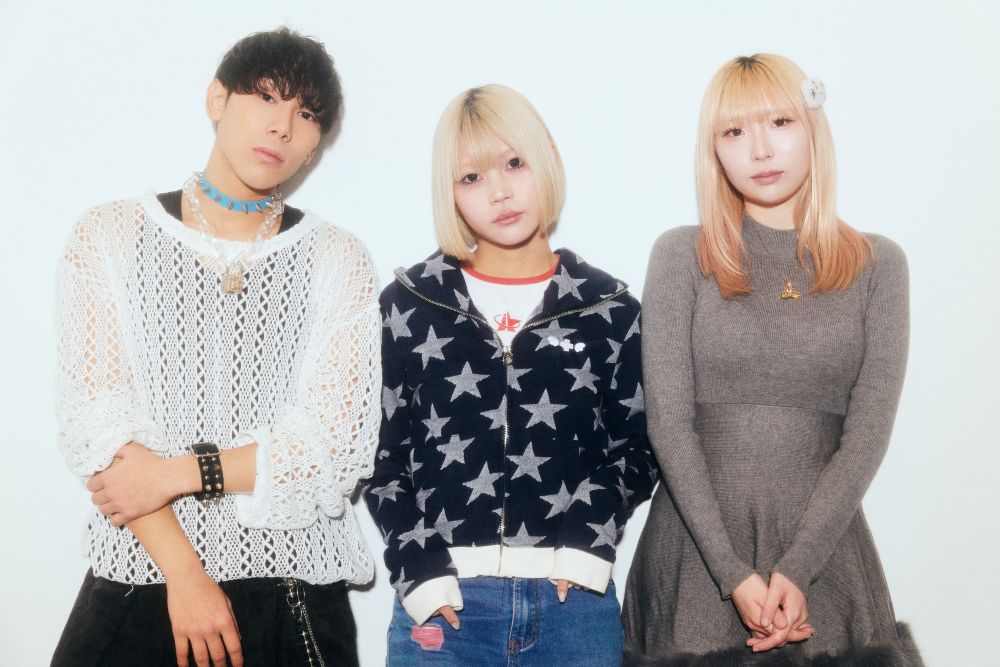 【インタビュー】大阪発”ネオキューティーロックバンド” 三四少女が「占いたいっ！」をリリース。3人に聞いた、作品の魅力とバンドのこと